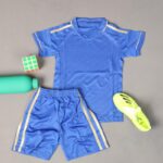 ⁦طقم رياضي (تيشيرت وشورت) للأطفال لون أزرق⁩ - الصورة ⁦3⁩