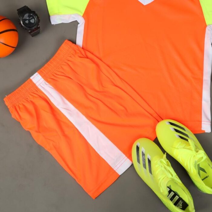 ⁦طقم رياضي (تيشيرت وشورت) للأطفال لون برتقالي وأصفر وأبيض⁩ - الصورة ⁦5⁩