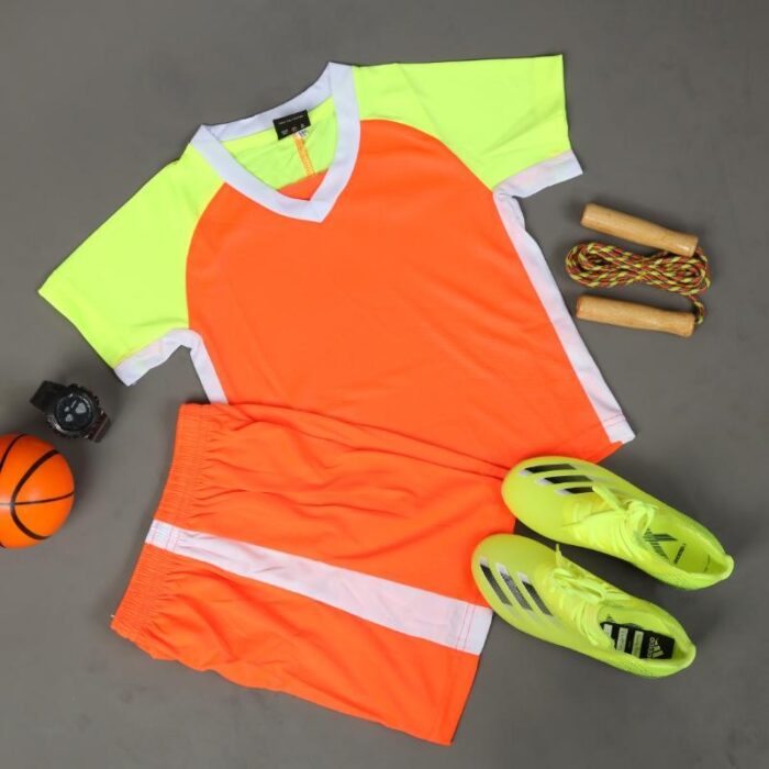 ⁦طقم رياضي (تيشيرت وشورت) للأطفال لون برتقالي وأصفر وأبيض⁩ - الصورة ⁦7⁩