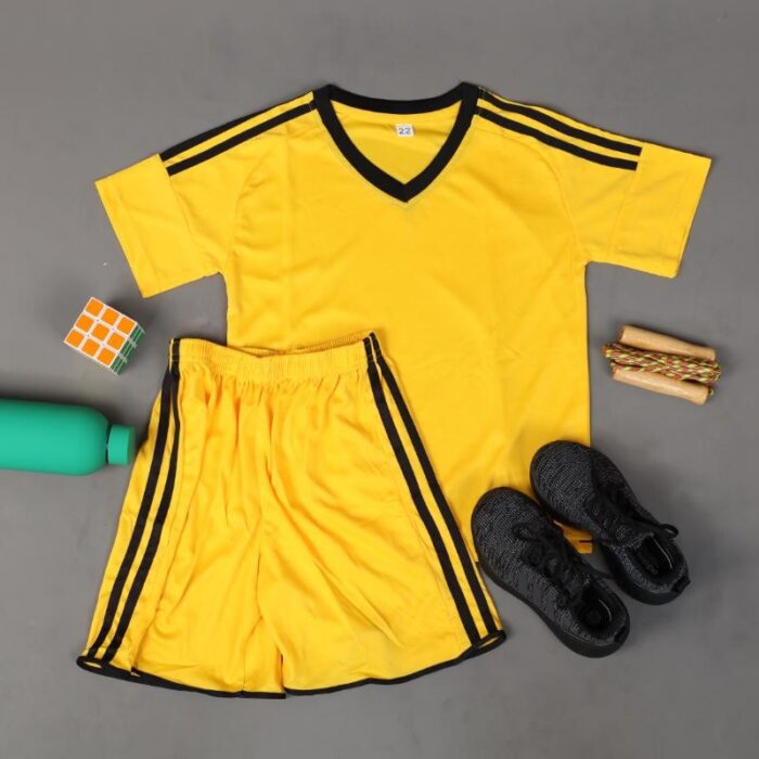 ⁦طقم رياضي (تيشيرت وشورت) للأطفال لون أصفر⁩ - الصورة ⁦2⁩