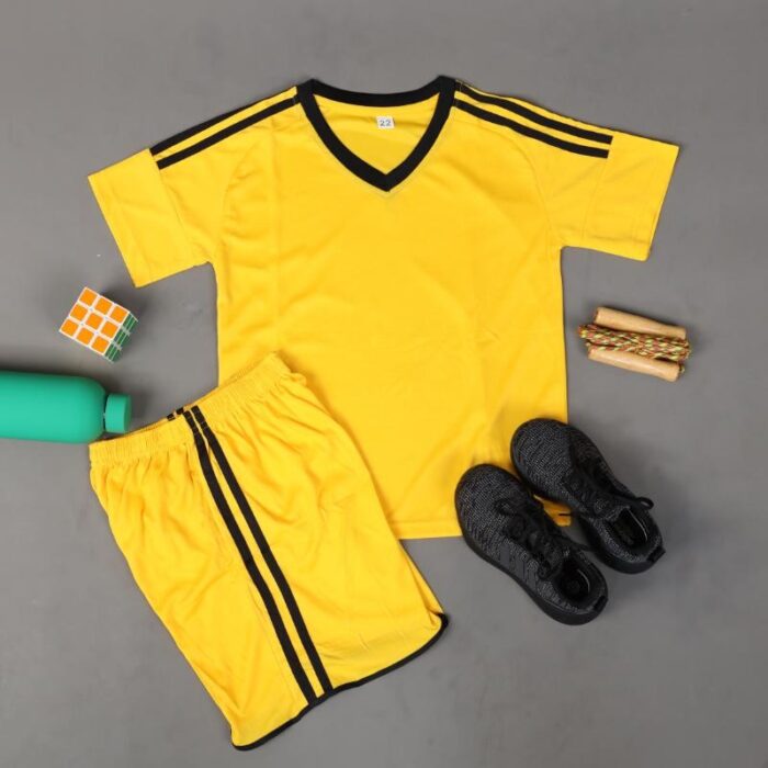 ⁦طقم رياضي (تيشيرت وشورت) للأطفال لون أصفر⁩ - الصورة ⁦7⁩
