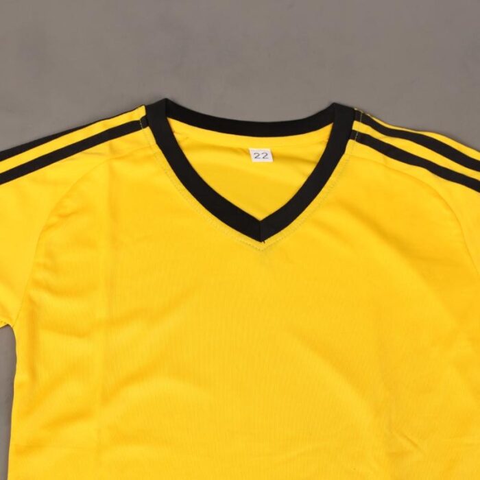 ⁦طقم رياضي (تيشيرت وشورت) للأطفال لون أصفر⁩ - الصورة ⁦12⁩