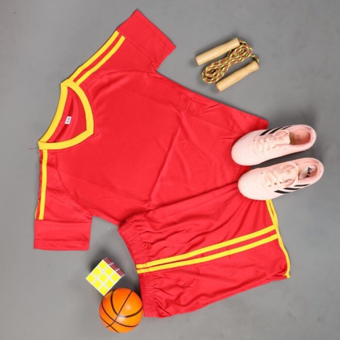 ⁦طقم رياضي (تيشيرت وشورت) للأطفال لون أحمر⁩ - الصورة ⁦5⁩