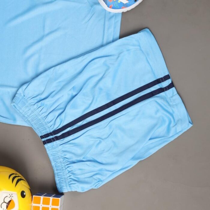 ⁦طقم رياضي (تيشيرت وشورت) للأطفال لون أزرق فاتح⁩ - الصورة ⁦9⁩