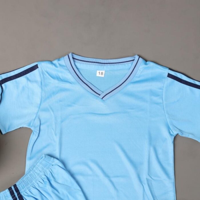 ⁦طقم رياضي (تيشيرت وشورت) للأطفال لون أزرق فاتح⁩ - الصورة ⁦10⁩