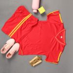 ⁦طقم رياضي (تيشيرت وشورت) للأطفال لون أحمر⁩ - الصورة ⁦2⁩