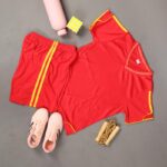 ⁦طقم رياضي (تيشيرت وشورت) للأطفال لون أحمر⁩ - الصورة ⁦4⁩