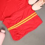 ⁦طقم رياضي (تيشيرت وشورت) للأطفال لون أحمر⁩ - الصورة ⁦5⁩