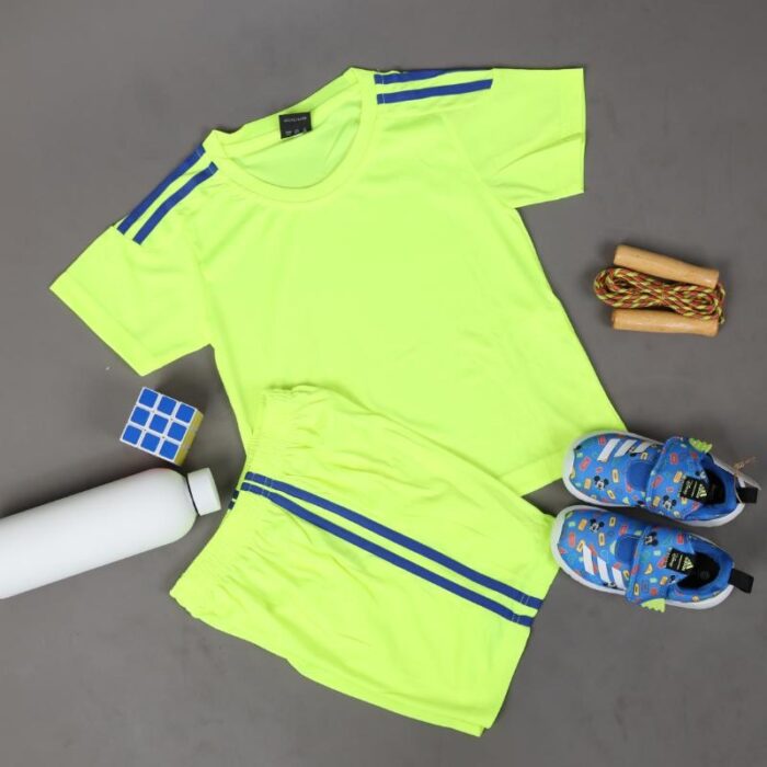 ⁦طقم رياضي (تيشيرت وشورت) للأطفال لون أصفر فسفوري⁩ - الصورة ⁦9⁩