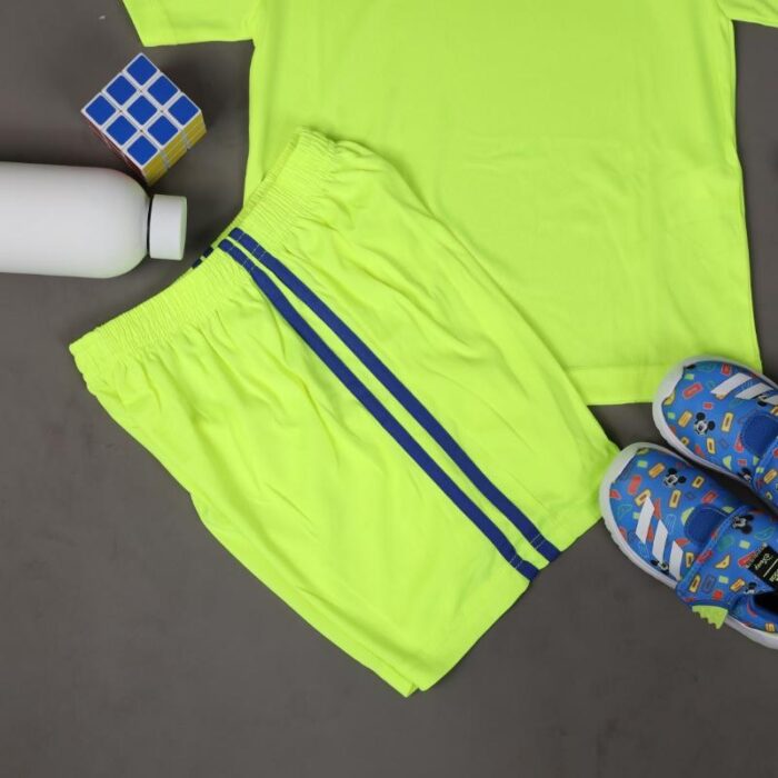 ⁦طقم رياضي (تيشيرت وشورت) للأطفال لون أصفر فسفوري⁩ - الصورة ⁦11⁩