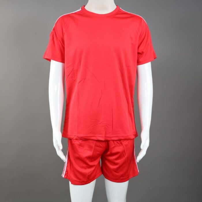 ⁦طقم رياضي (تيشيرت وشورت) للأطفال لون أحمر⁩ - الصورة ⁦2⁩
