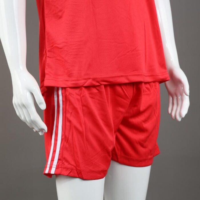 ⁦طقم رياضي (تيشيرت وشورت) للأطفال لون أحمر⁩ - الصورة ⁦5⁩