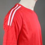 ⁦طقم رياضي (تيشيرت وشورت) للأطفال لون أحمر⁩ - الصورة ⁦6⁩