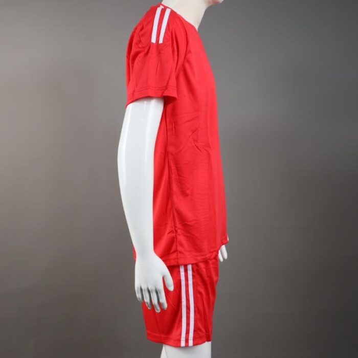 ⁦طقم رياضي (تيشيرت وشورت) للأطفال لون أحمر⁩ - الصورة ⁦8⁩