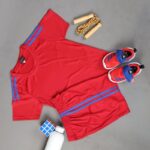 ⁦طقم رياضي (تيشيرت وشورت) للأطفال لون أحمر⁩ - الصورة ⁦2⁩