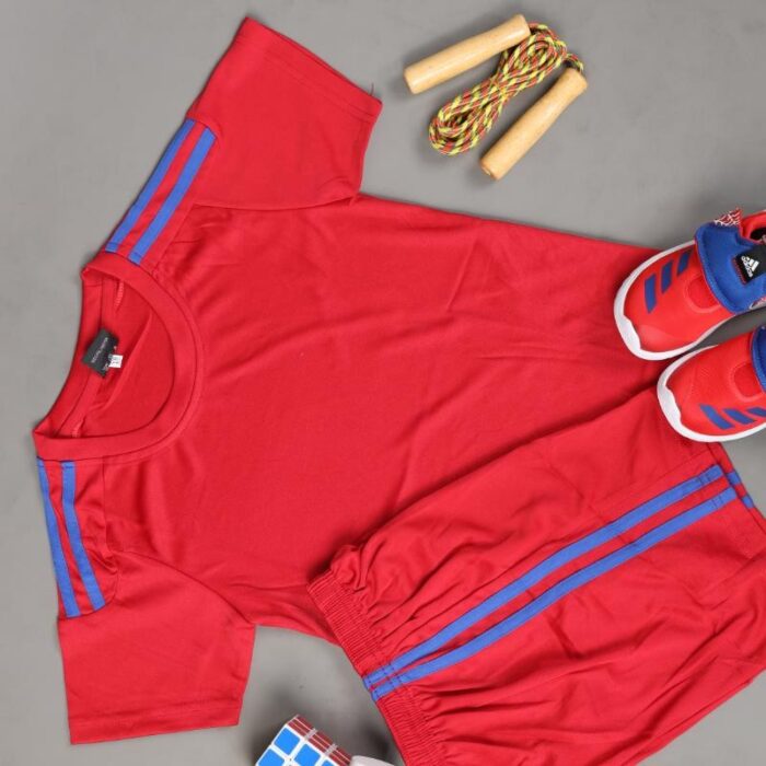 ⁦طقم رياضي (تيشيرت وشورت) للأطفال لون أحمر⁩ - الصورة ⁦5⁩