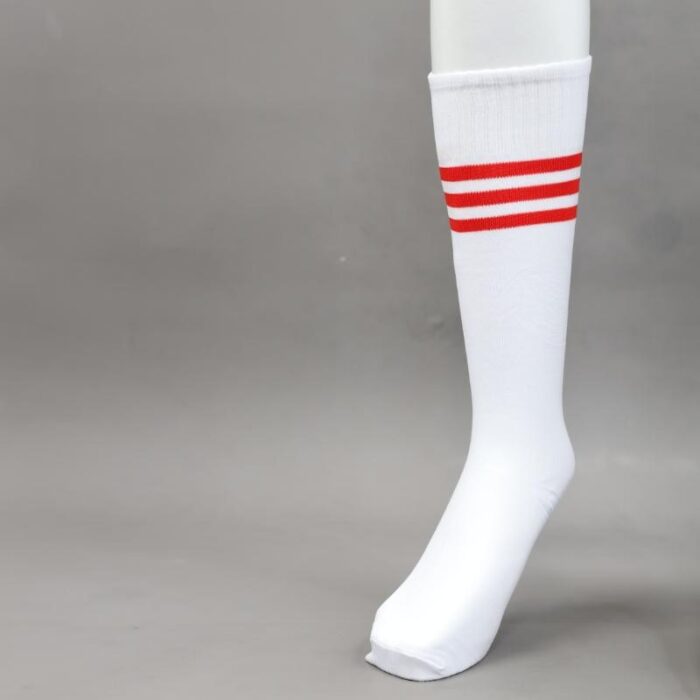 103374657_67dc6165e382b جوارب كرة قدم رياضية طويلة للشباب لون أبيض مخطط أحمر من أعلى - الصورة 1