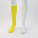 ⁦جوارب كرة قدم رياضية طويلة للشباب لون أصفر⁩ - الصورة ⁦2⁩