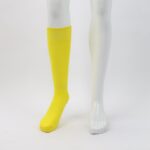 ⁦جوارب كرة قدم رياضية طويلة للشباب لون أصفر⁩ - الصورة ⁦5⁩