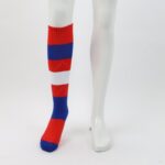 ⁦جوارب كرة قدم رياضية طويلة للشباب لون أحمر وأزرق وأبيض⁩ - الصورة ⁦3⁩