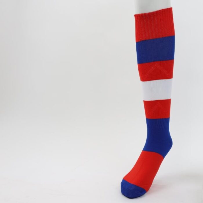 ⁦جوارب كرة قدم رياضية طويلة للشباب لون أحمر وأزرق وأبيض⁩ - الصورة ⁦7⁩