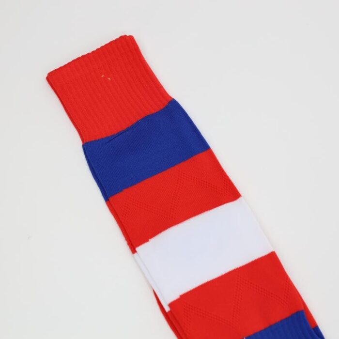 ⁦جوارب كرة قدم رياضية طويلة للشباب لون أحمر وأزرق وأبيض⁩ - الصورة ⁦10⁩