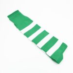 ⁦جوارب كرة قدم رياضية طويلة للشباب لون مخطط أخضر وأبيض⁩ - الصورة ⁦5⁩