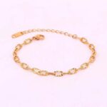 ⁦سوار بتصميم جنزير ناعم ذهبي⁩ - الصورة ⁦2⁩