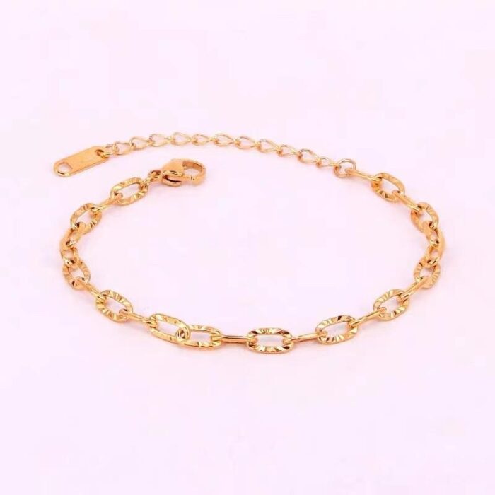 ⁦سوار بتصميم جنزير ناعم ذهبي⁩ - الصورة ⁦2⁩