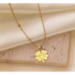 سلسال بتصميم ورده مع طابات ذهبي