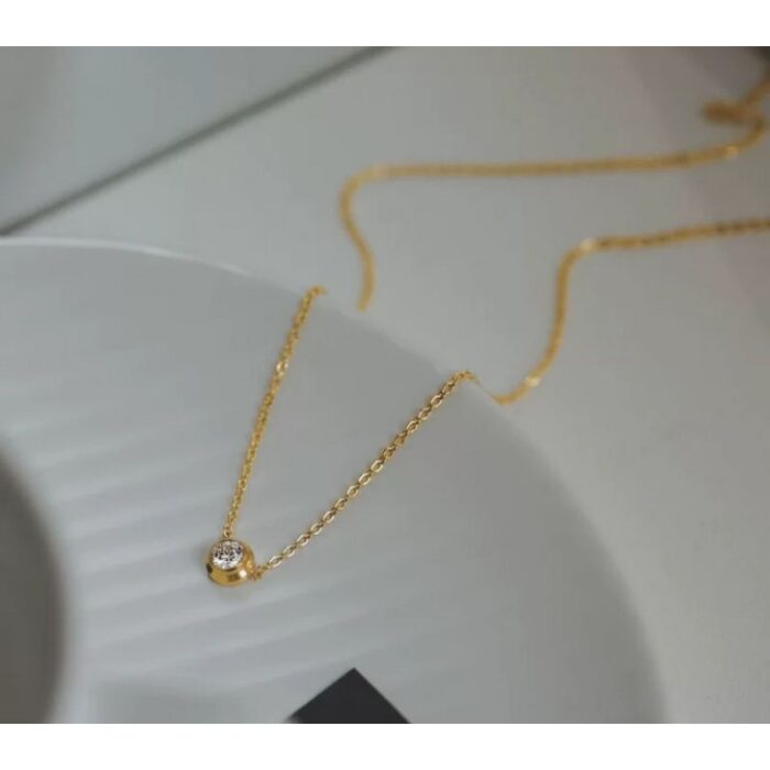 ⁦سلسال ذهبي بتصميم حجر زركون أبيض⁩ - الصورة ⁦1⁩