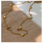 ⁦سلسال ذهبي بتصميم قلوب⁩ - الصورة ⁦2⁩