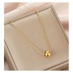 سلسال ذهبي بتصميم كرة