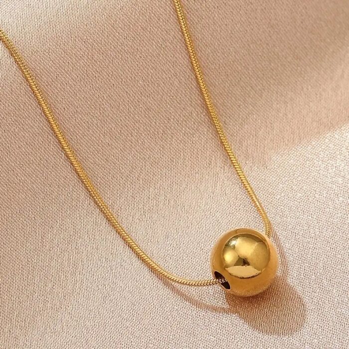 ⁦سلسال ذهبي بتصميم كرة⁩ - الصورة ⁦2⁩