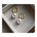 ⁦حلق ذهبي بتصميم حلقة مع لولو⁩ - الصورة ⁦3⁩