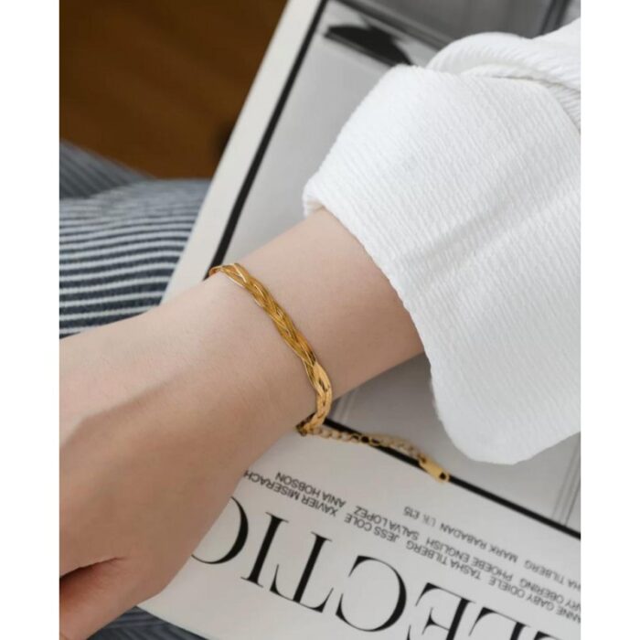 103374820_67dc6255c647f سوار ذهبي مجدول - الصورة 1