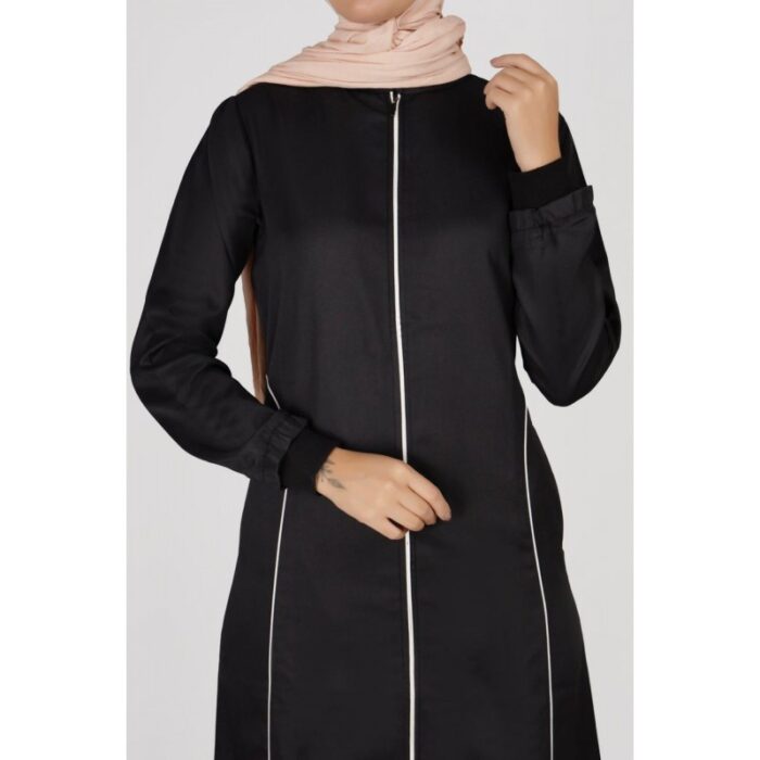 103374862_67dc62c3b0f24 جلباب بسحاب طويل للنساء لون أسود - الصورة 1