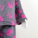 ⁦بيجامة صوف للنساء لون سكني بتصميم آثار أقدام⁩ - الصورة ⁦4⁩