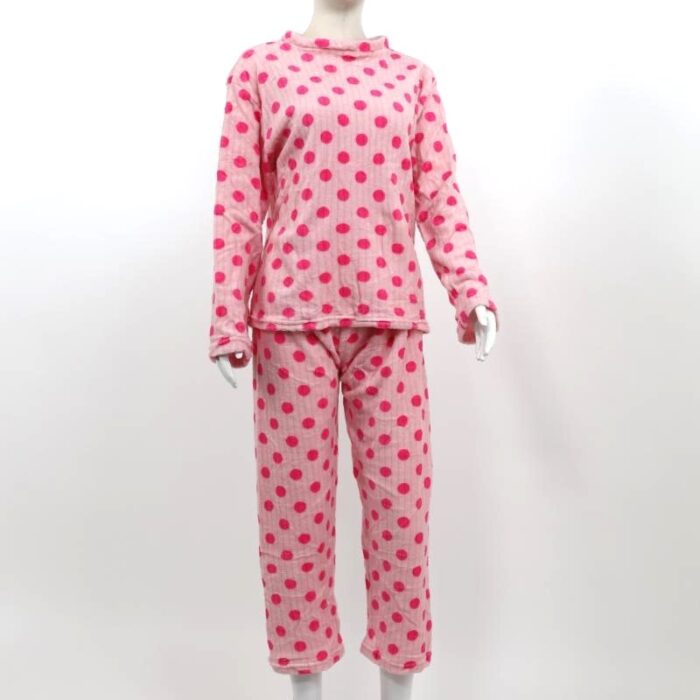 103374866_67dc62d27fe18 بيجامة صوف للنساء لون زهري فاتح بتصميم دوائر - الصورة 1
