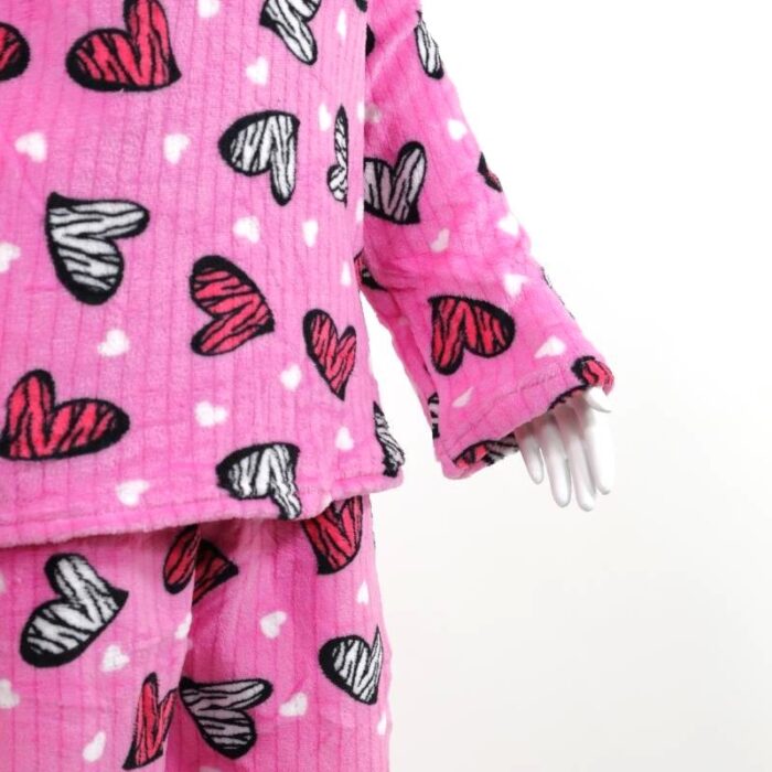 ⁦بيجامة صوف للنساء لون زهري بتصميم قلوب⁩ - الصورة ⁦4⁩