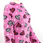 ⁦بيجامة صوف للنساء لون زهري بتصميم قلوب⁩ - الصورة ⁦5⁩