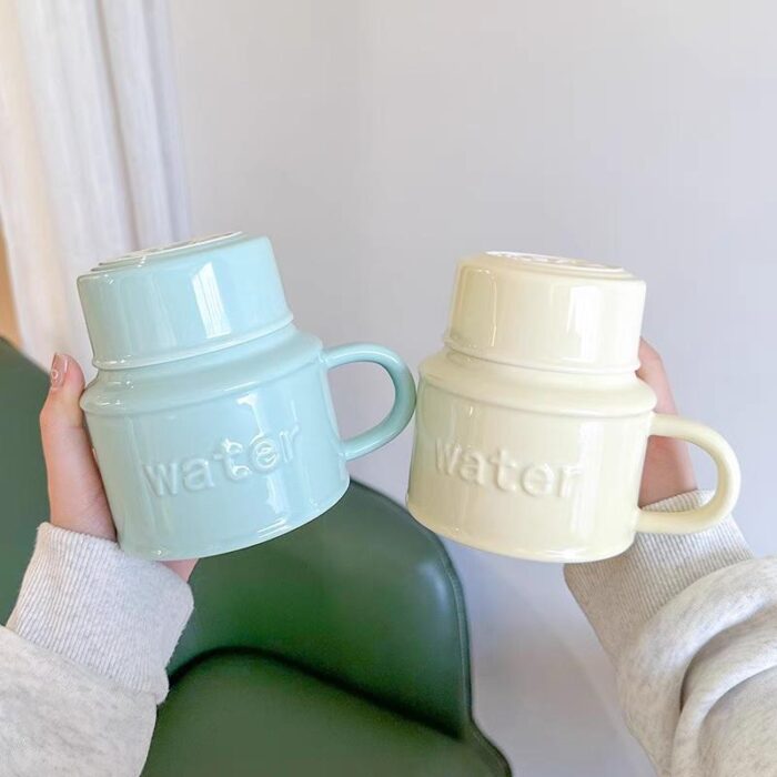 103375090_67dc6417743ad مج (كوب ) مع غطاء لون أصفر فاتح بتصميم Water - الصورة 1