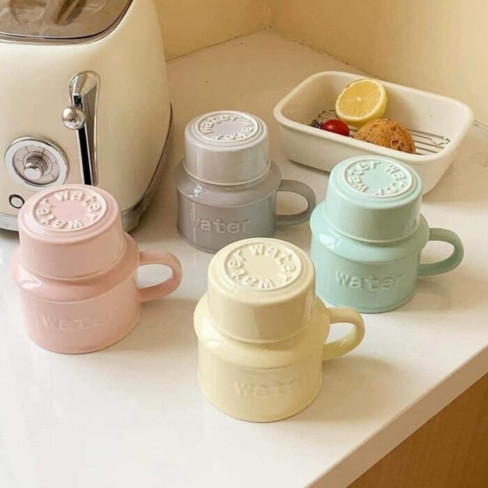 ⁦مج (كوب ) مع غطاء لون زهري بتصميم Water⁩ - الصورة ⁦3⁩