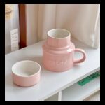 ⁦مج (كوب ) مع غطاء لون زهري بتصميم Water⁩ - الصورة ⁦4⁩