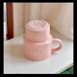 ⁦مج (كوب ) مع غطاء لون زهري بتصميم Water⁩ - الصورة ⁦5⁩