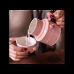 ⁦مج (كوب ) مع غطاء لون زهري بتصميم Water⁩ - الصورة ⁦9⁩