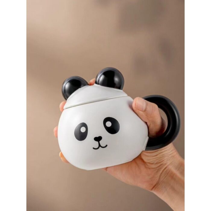 103375094_67dc6420bcf83 مج (كوب ) مع غطاء لون أبيض وأسود بتصميم باندا - الصورة 1