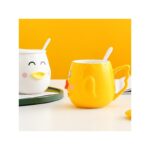 ⁦مج (كوب ) مع غطاء وملعقة لون أبيض بتصميم بطة⁩ - الصورة ⁦3⁩