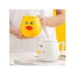 ⁦مج (كوب ) مع غطاء وملعقة لون أصفر بتصميم بطة⁩ - الصورة ⁦4⁩