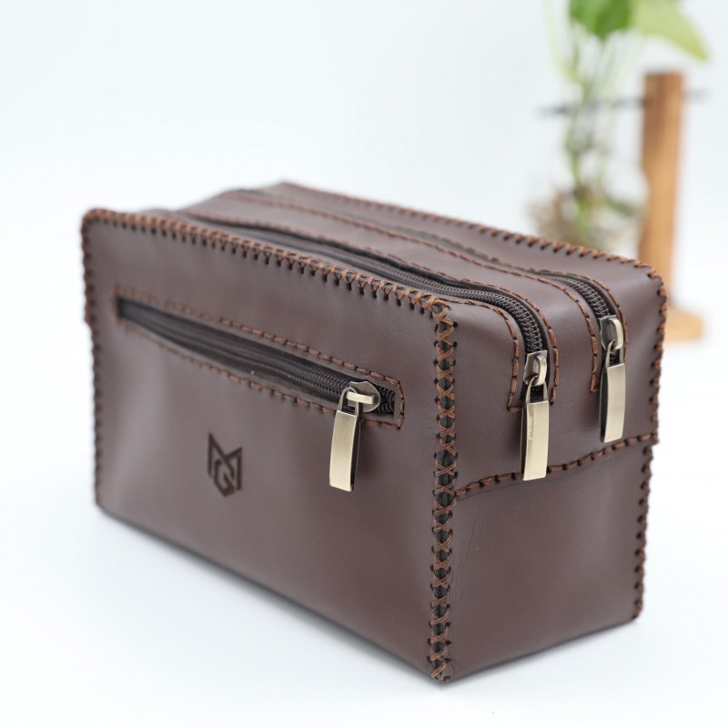 ⁦حقيبة يد جلد طبيعي للجنسين لون بني غامق⁩ - الصورة ⁦1⁩